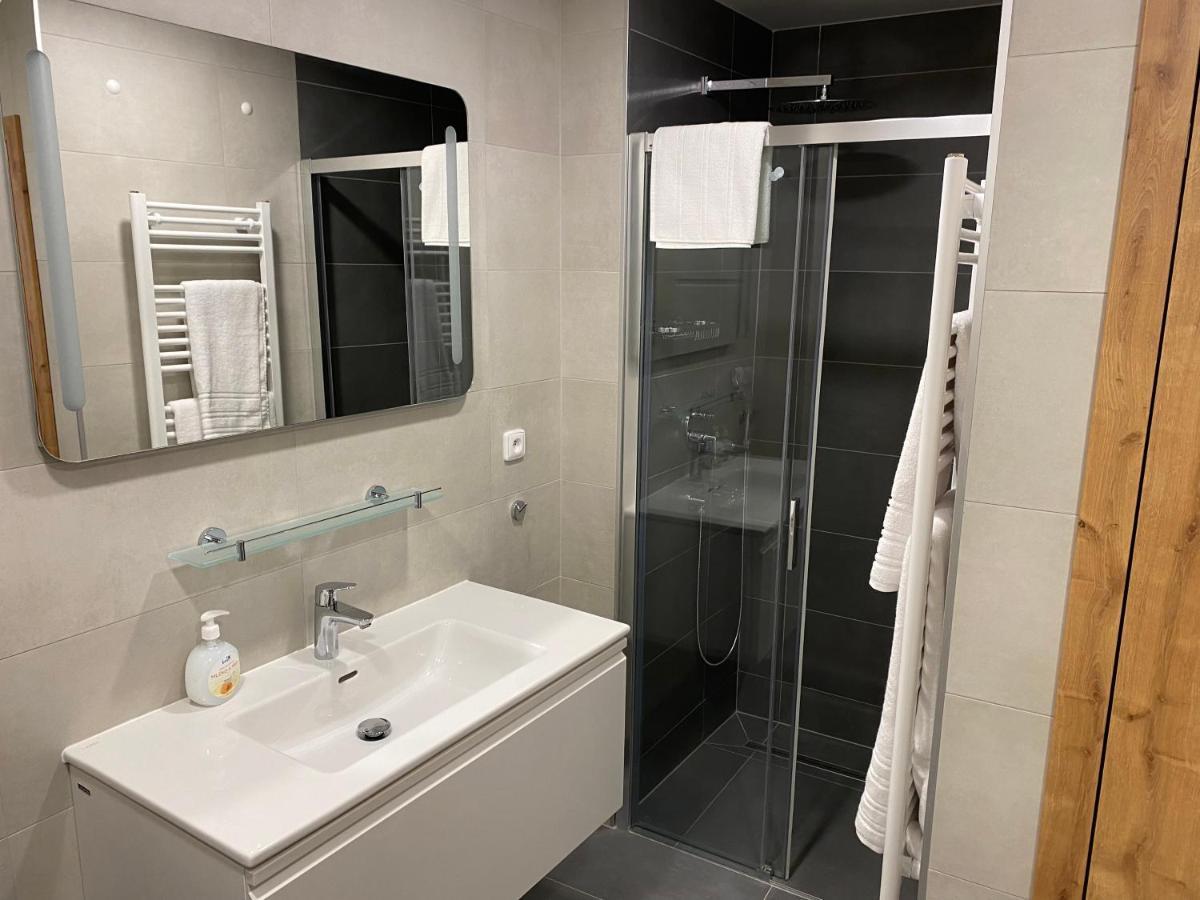 Klicperovo 3Kk Apartment Hradec Kralove Bagian luar foto
