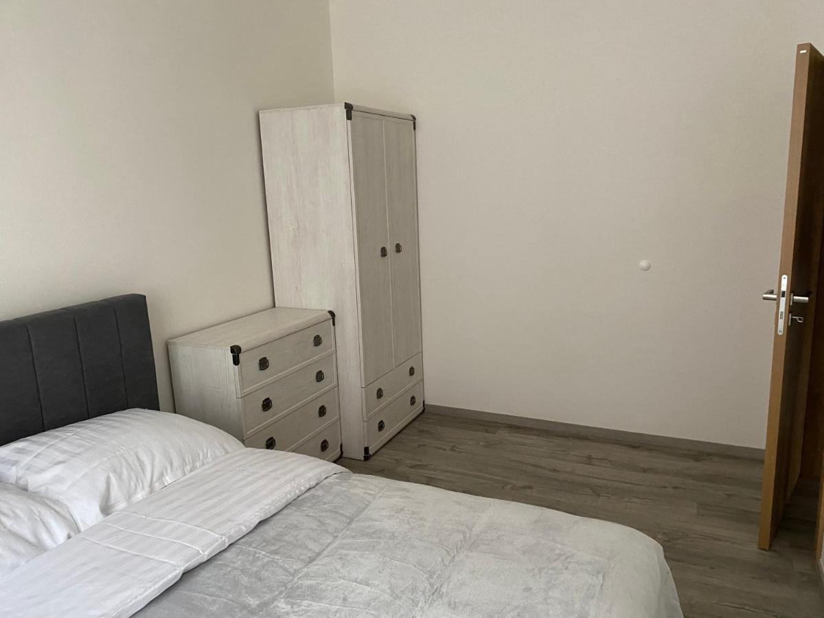Klicperovo 3Kk Apartment Hradec Kralove Bagian luar foto