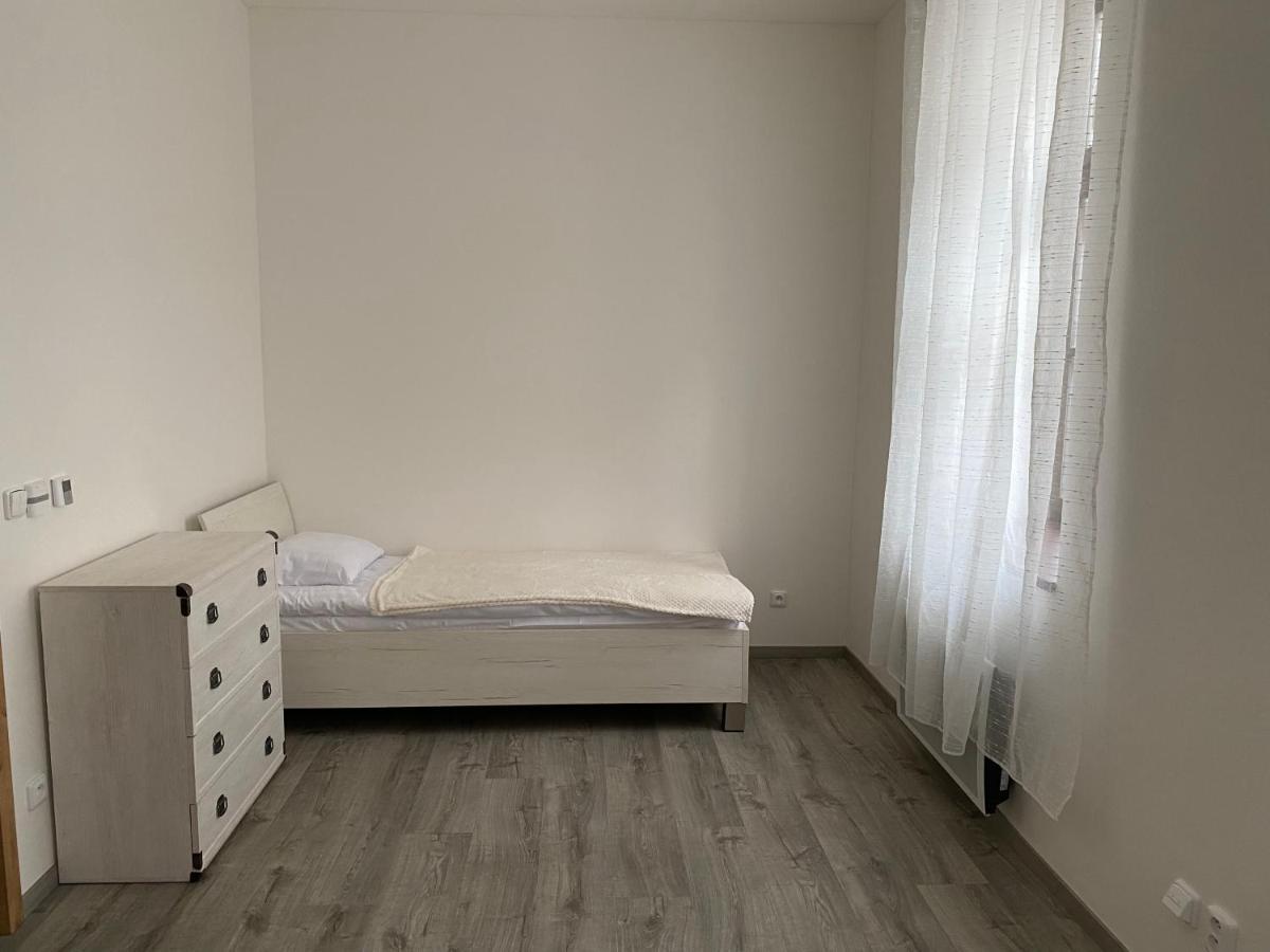 Klicperovo 3Kk Apartment Hradec Kralove Bagian luar foto